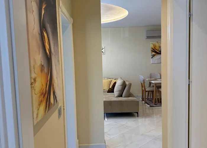 Nova Qerret Zl Apartmán *